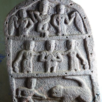Aadhikarika Keralacharithram - Veerakkallu